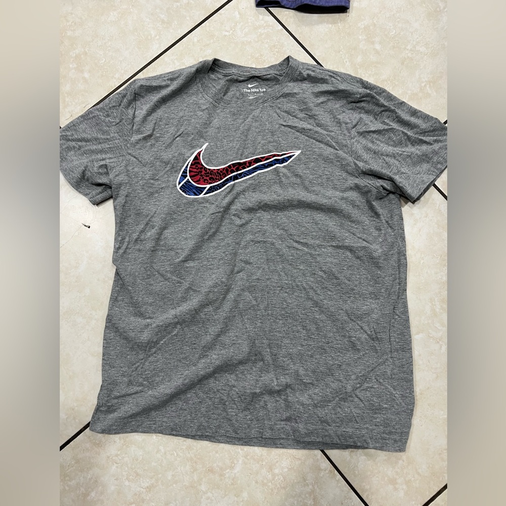 NIKE TEE